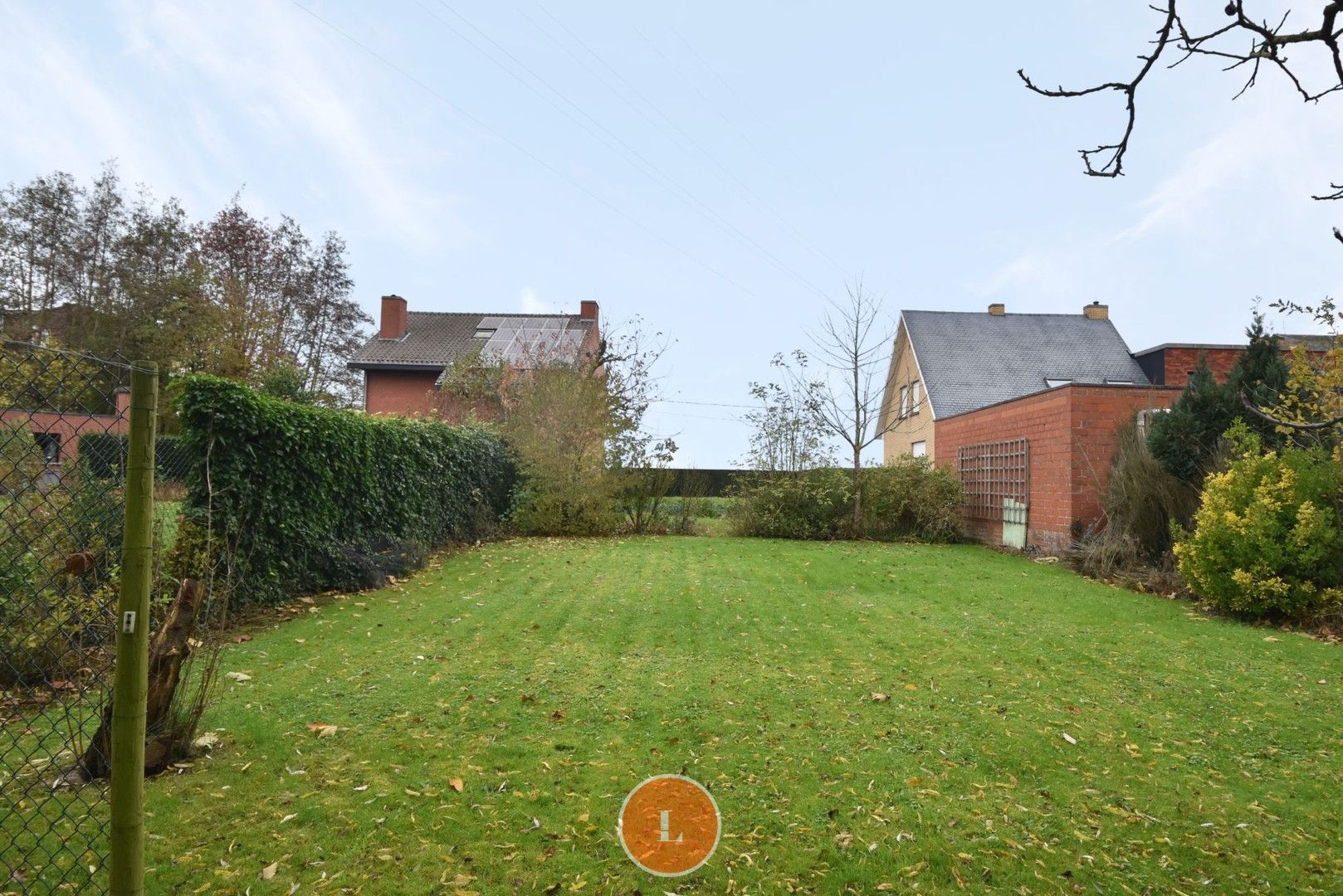 Bouwgrond ( 668m²) voor halfopen bebouwing te koop in Heule foto {{pictureIndex}}