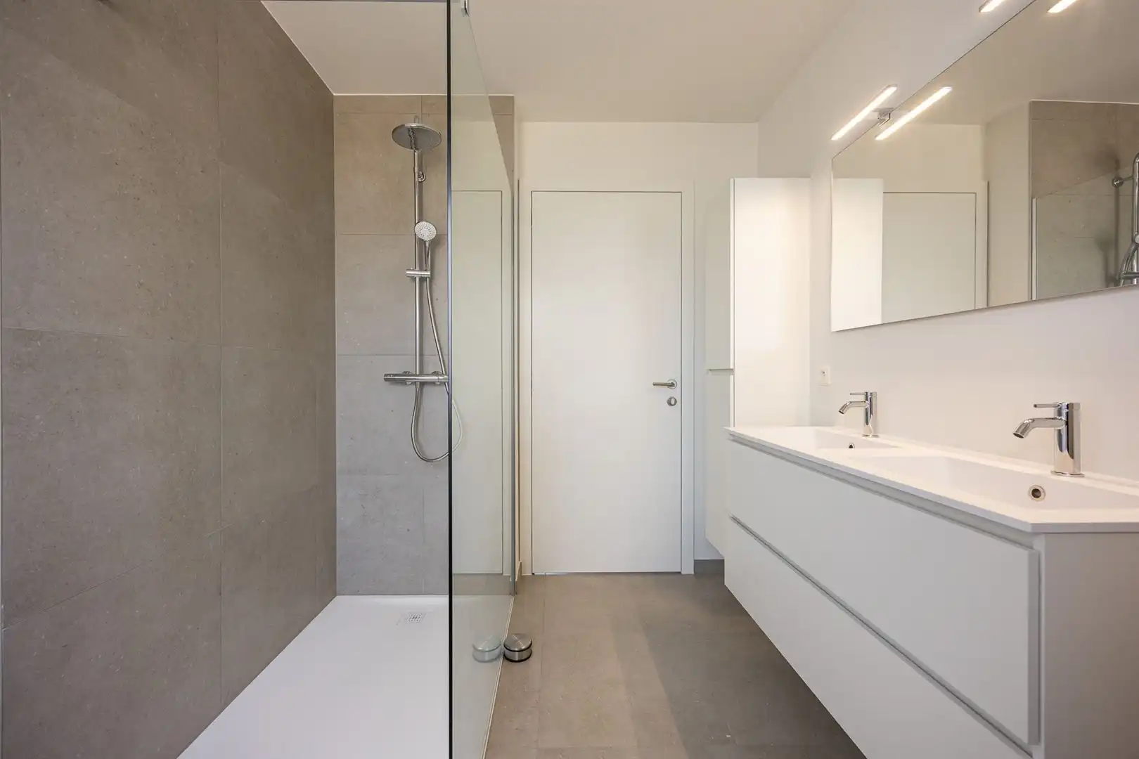 Recente nieuwbouwwoning met grote, zonnige tuin  foto 19