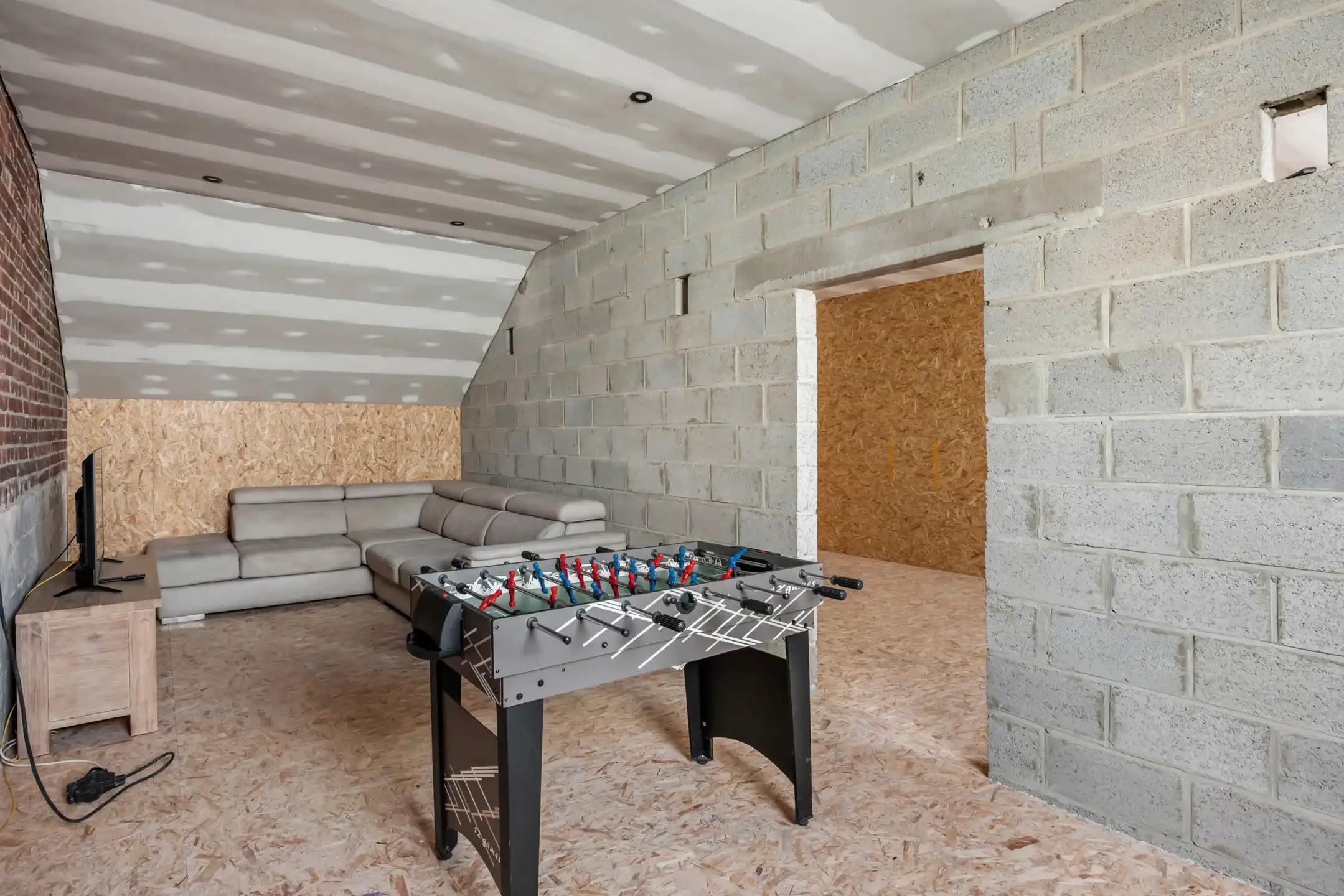 Gerenoveerde gezinswoning + werkplaats / garage foto 24