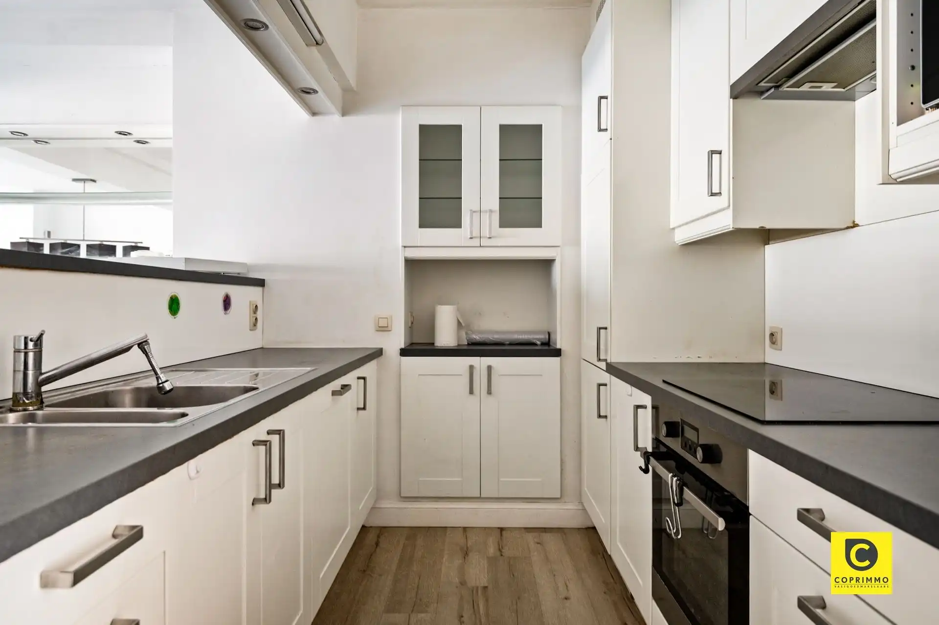 Op te frissen GLV met 1 à 2 slpks, tuintje & staanplaats! foto 4