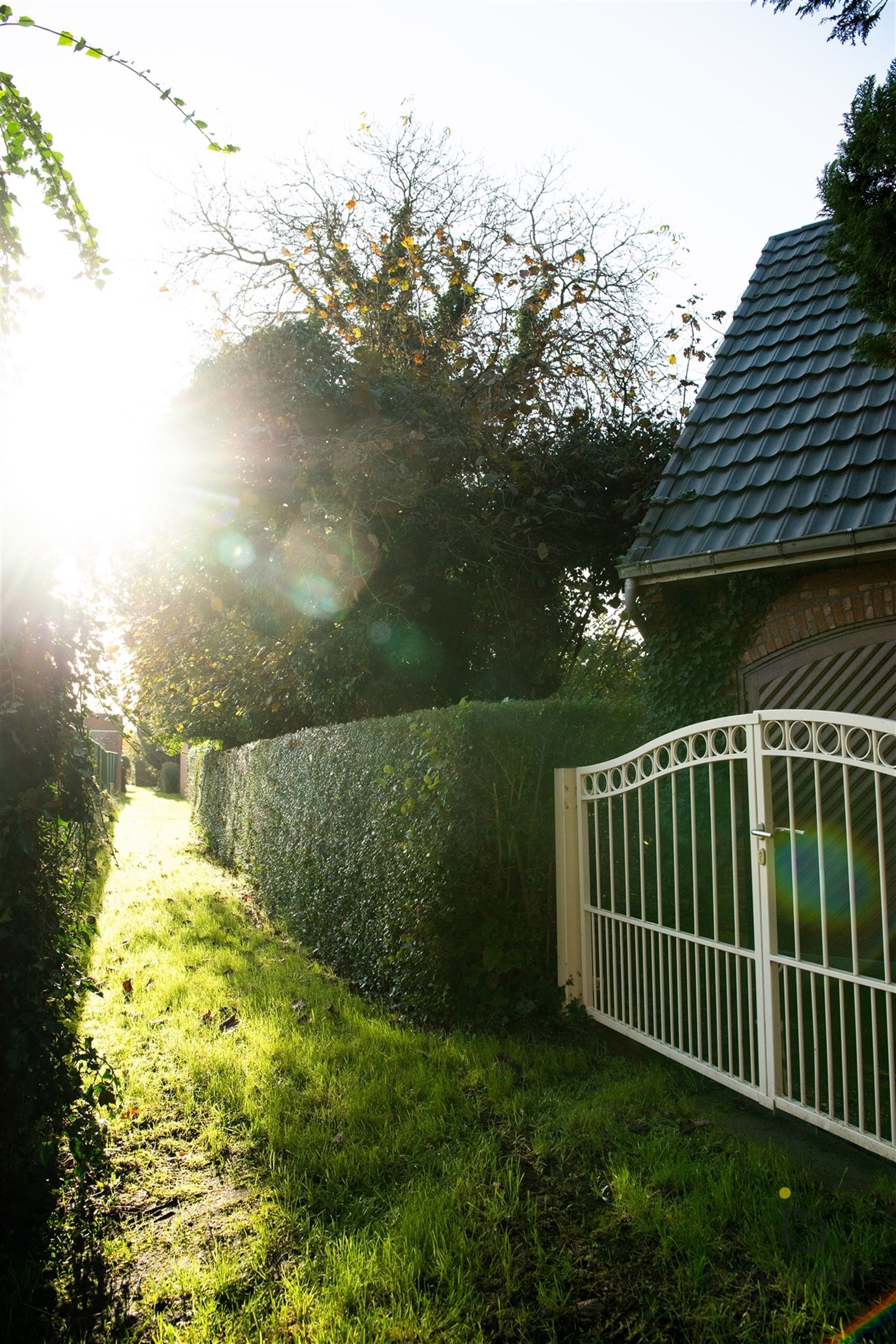 Charmant te renoveren huis met veel potentieel en mooie ruimtes foto 42