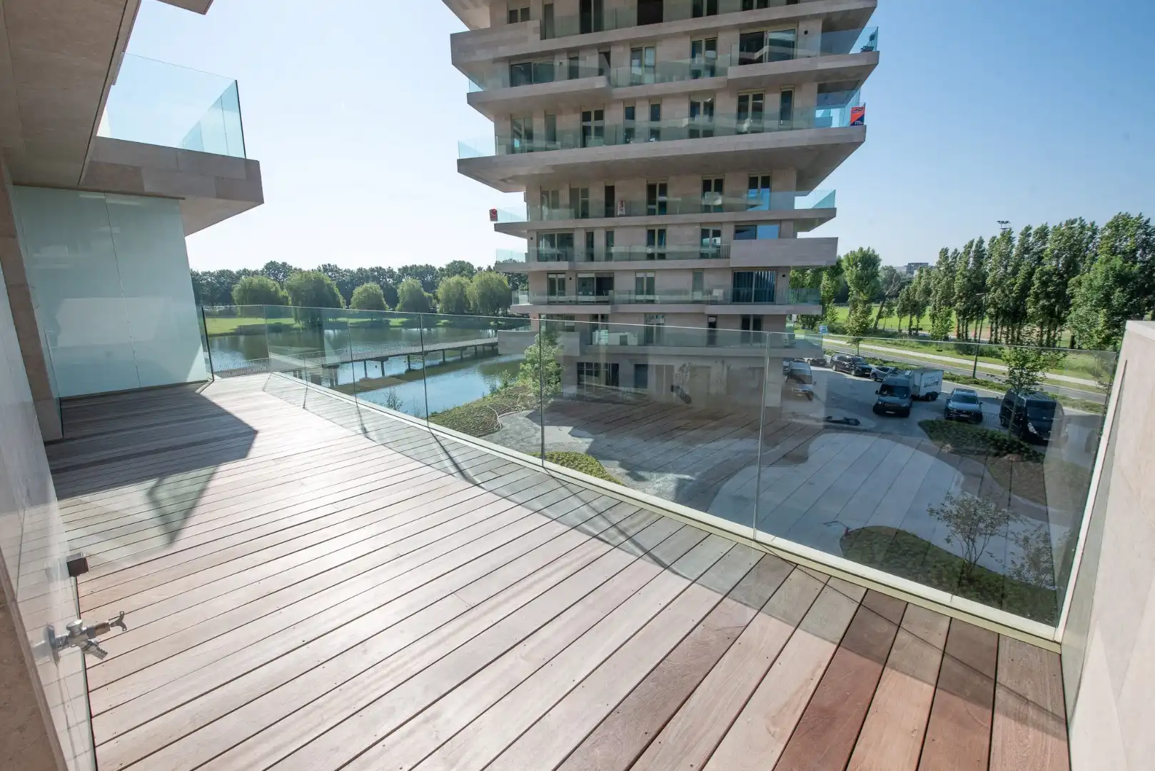 Prachtig BEN hoekappartement te huur in de gegeerde "Waterfront" residentie foto 13