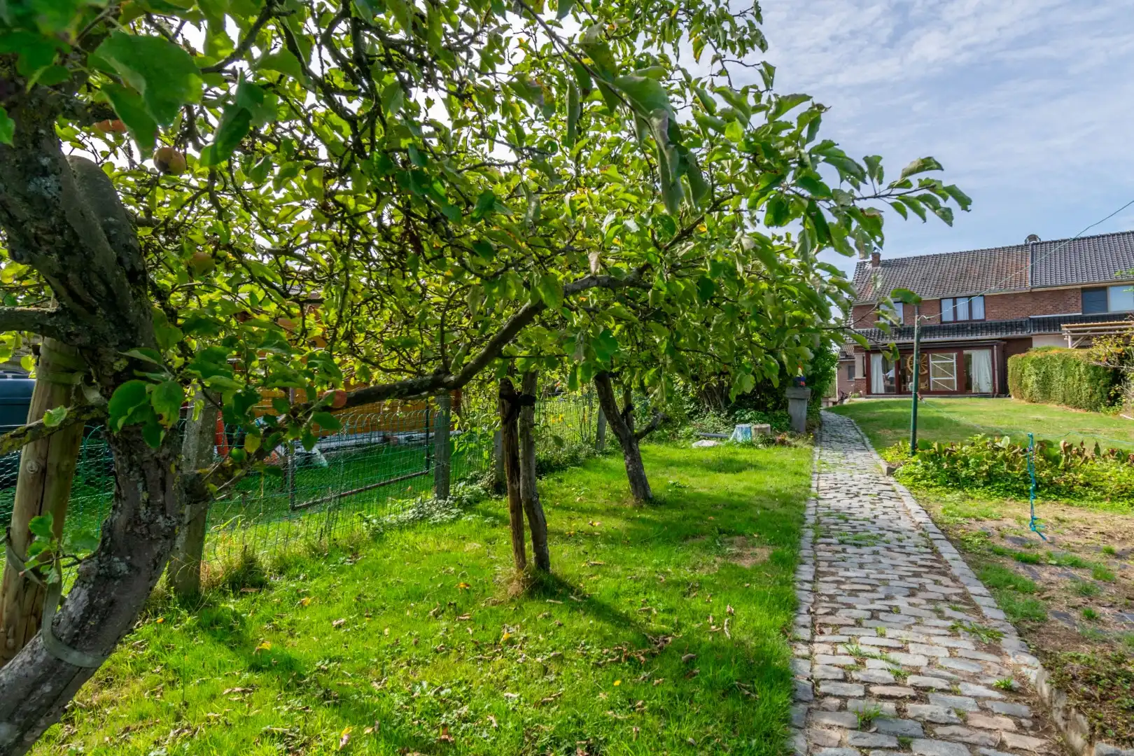 RUIME WONING MET 3 SLAAPKAMERS, GARAGE & TUIN ! foto 8