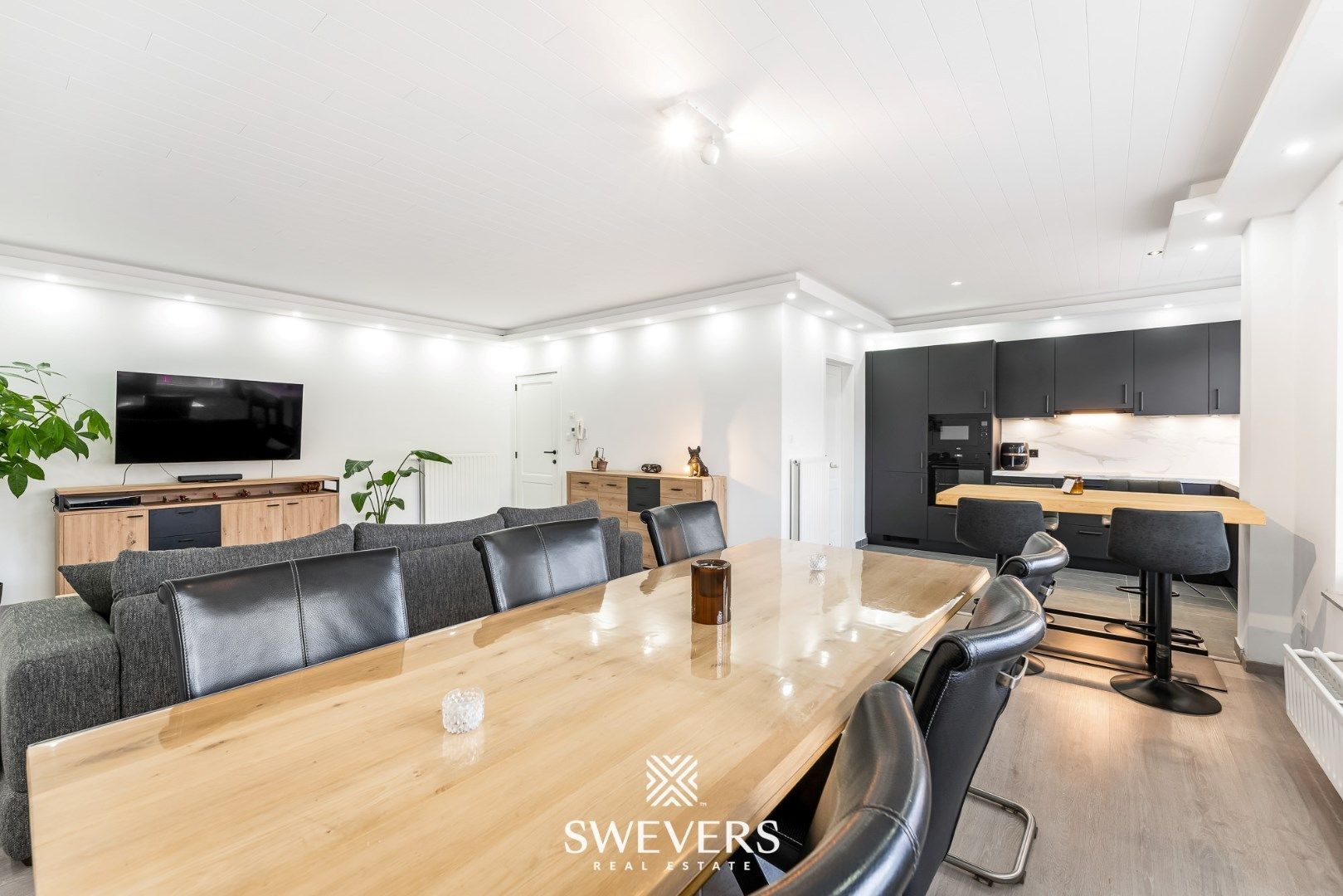 Volledig gerenoveerd appartement van 102 m² met ruim terras en garagebox foto 7