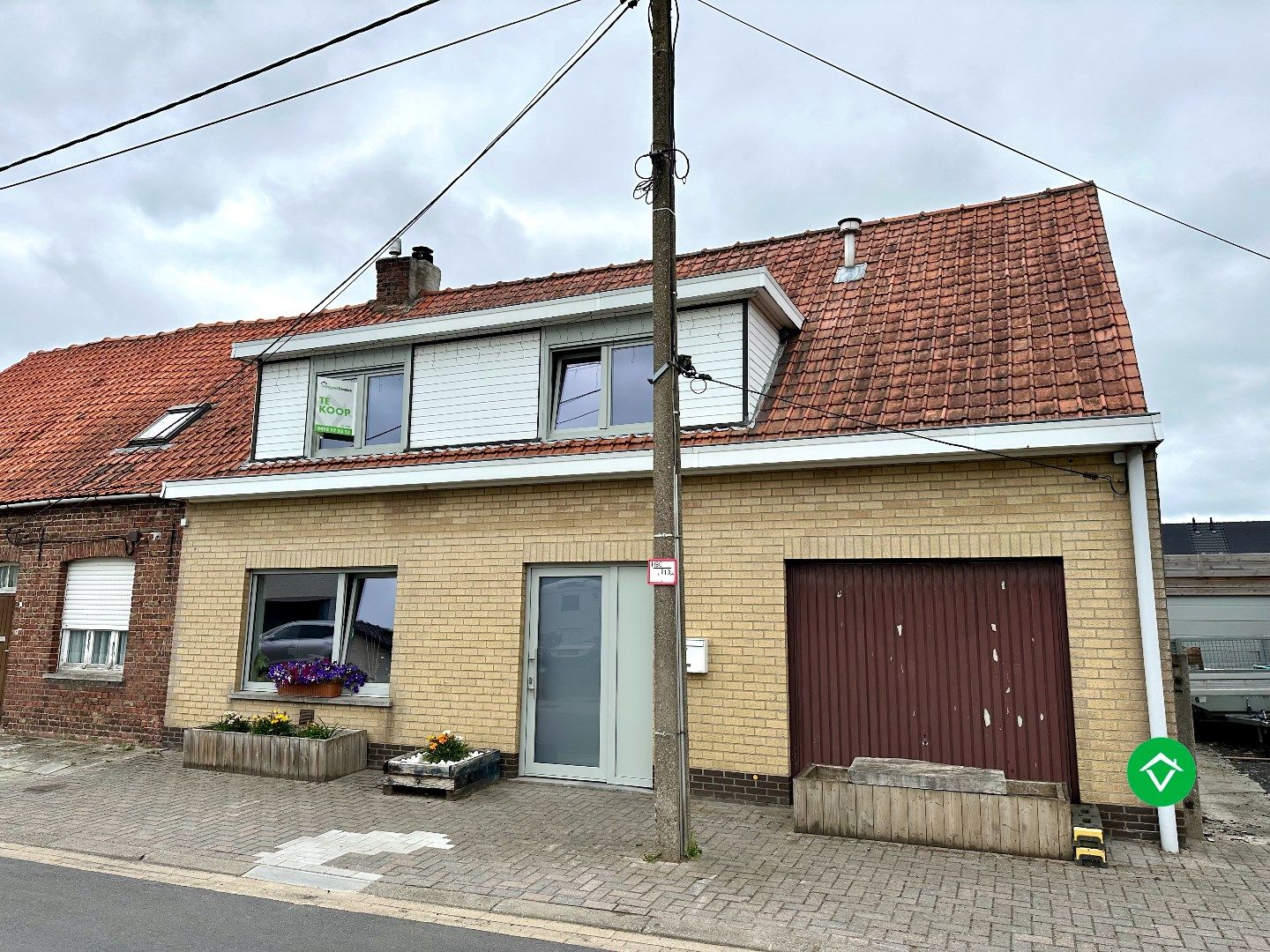Ruime gezinswoning met 3 à 4 slaapkamers en dubbele garage in Eernegem foto 2