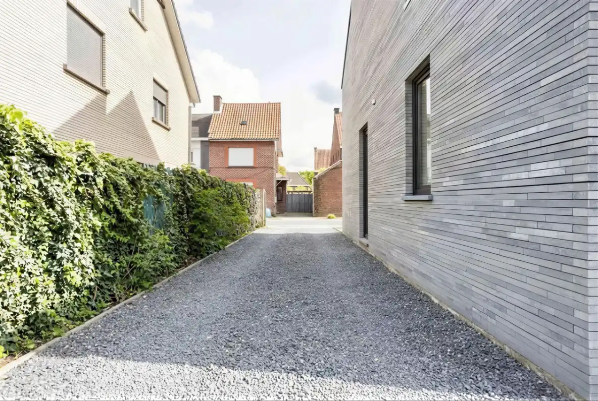 Nieuwbouw halfopen woning met 3 slaapkamers, garage en tuin foto 4