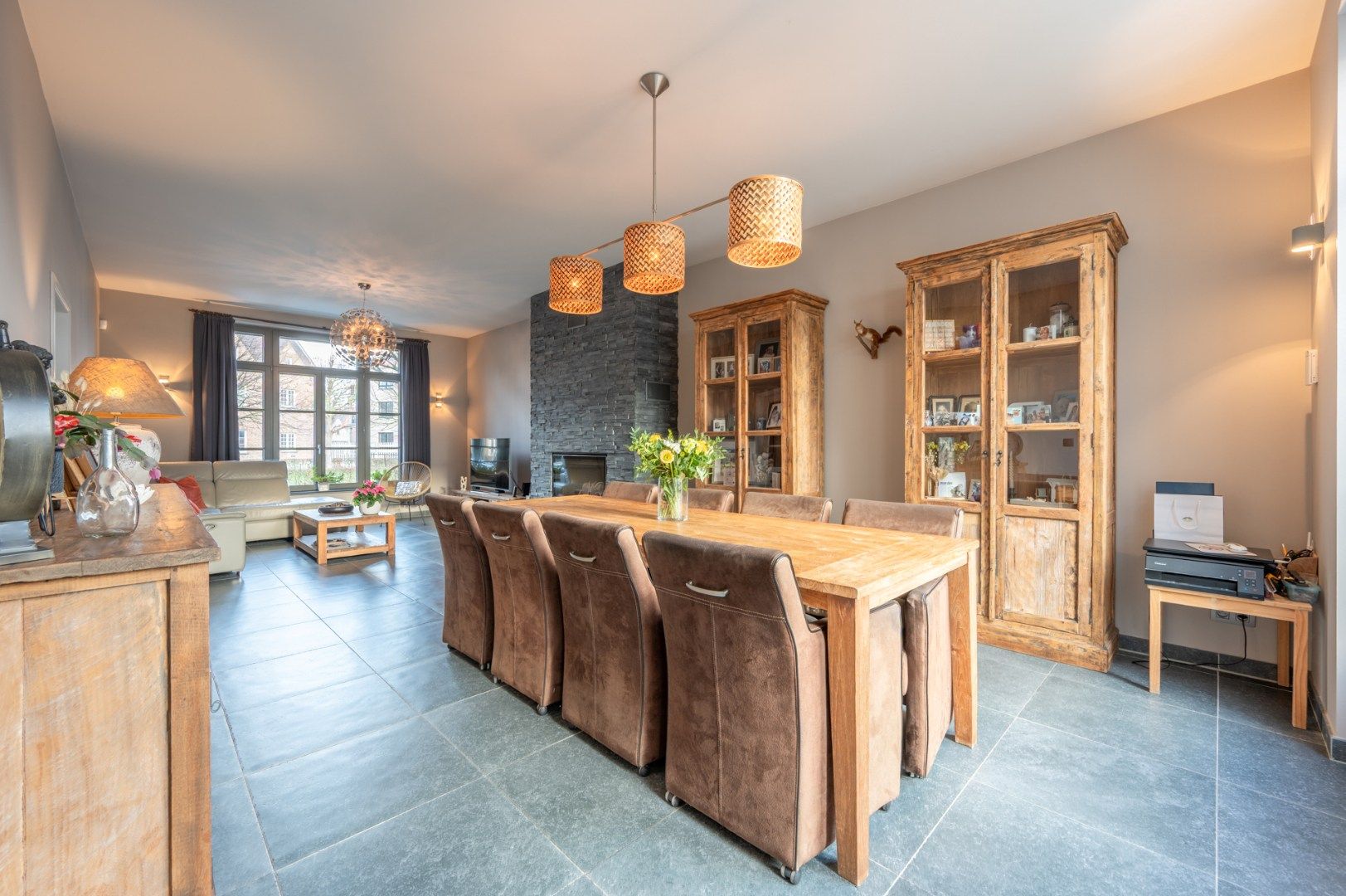 Prachtige en zéér ruime woning met kwaliteitsvolle afwerking foto 3