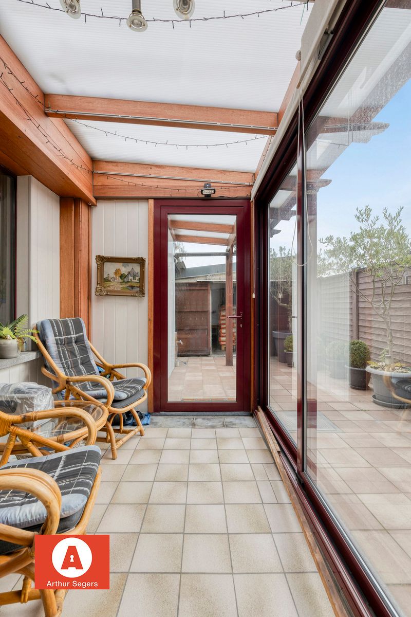 Verzorgde half-open bebouwing met oprit. foto 13