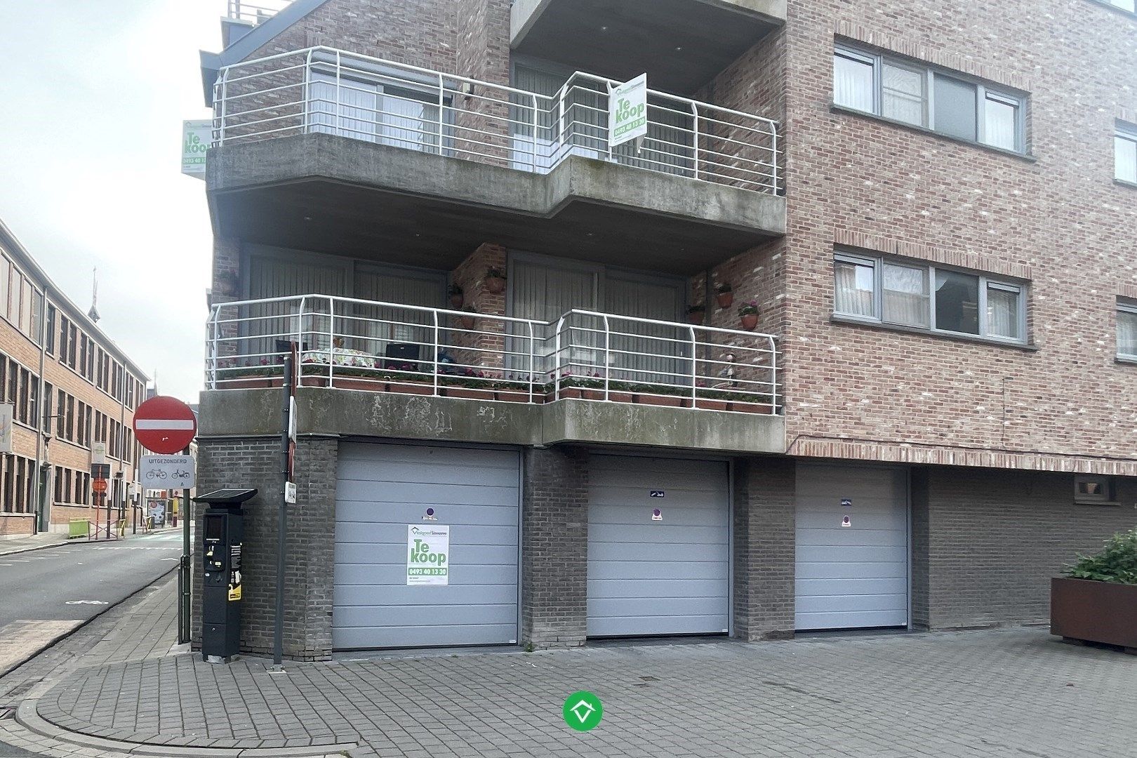 Appartement met 2 slaapkamers, terras en garage te centrum Roeselare foto 14