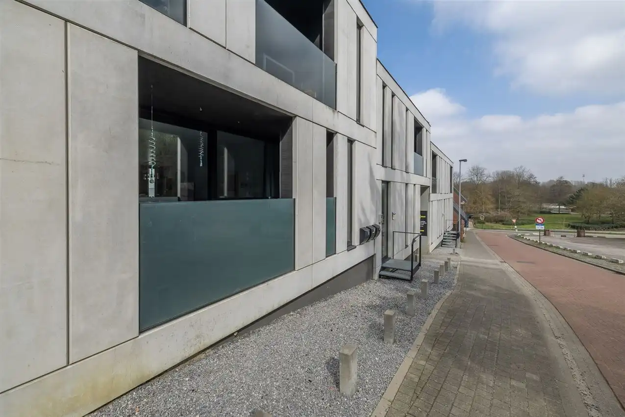 heel royaal, recent, nabij station, rustig, label A met garage foto 37