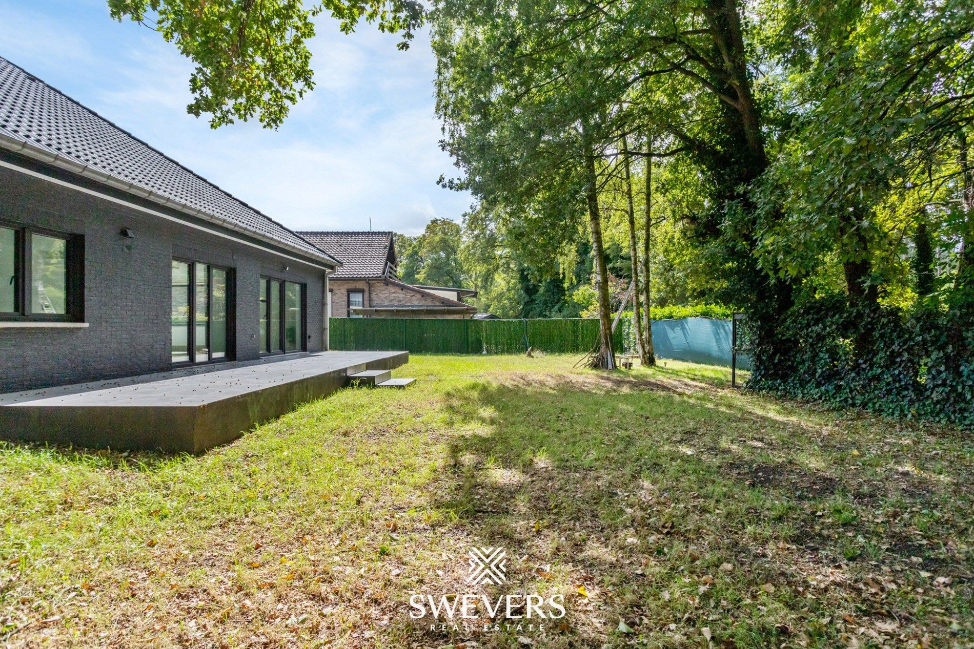 Volledig gerenoveerde gezinswoning met garage en tuin te Genk foto 25