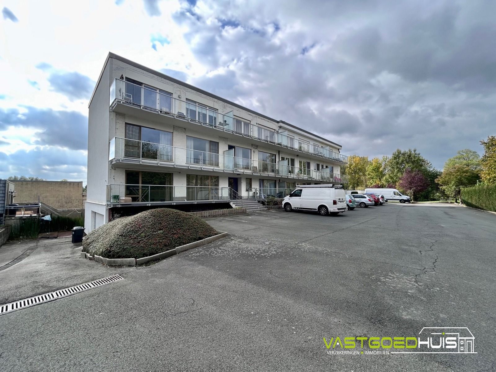 Ruim, gelijkvloers appartement met terras foto 28