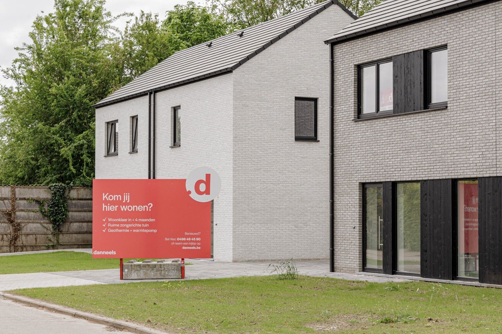 Energiezuinige halfopen bebouwing met mooie tuin foto {{pictureIndex}}