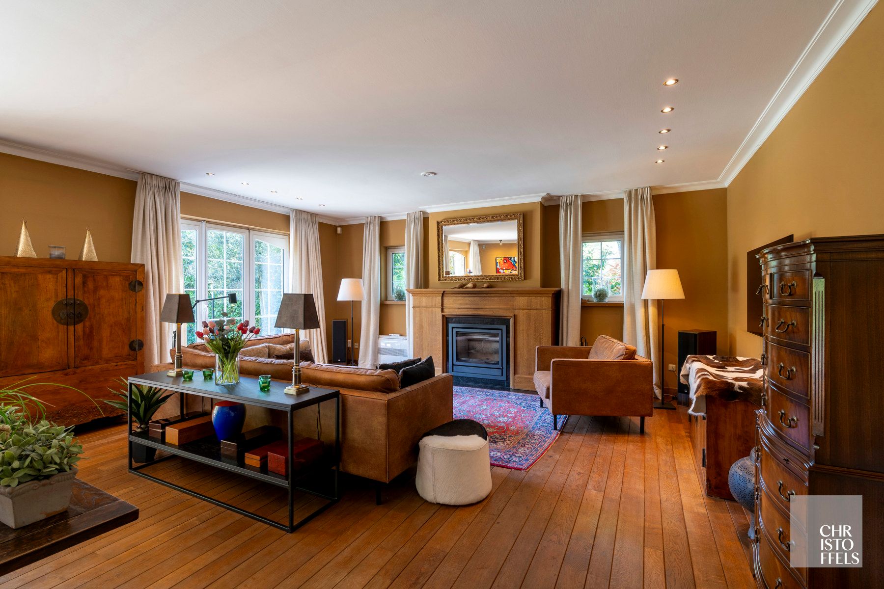Zuiderse villa met zwembad in een rustige straat, op een perceel van 16a93ca! foto 4