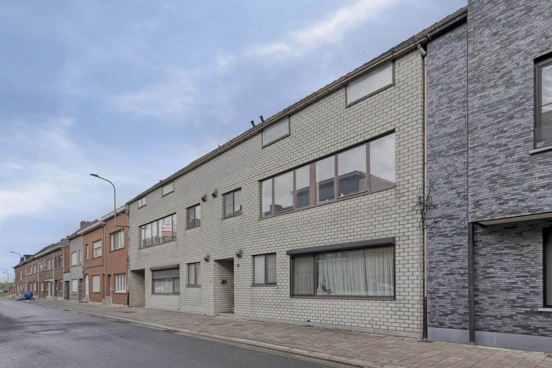 Instapklaar app. met 2 slaapkamers, terras en garage. foto {{pictureIndex}}