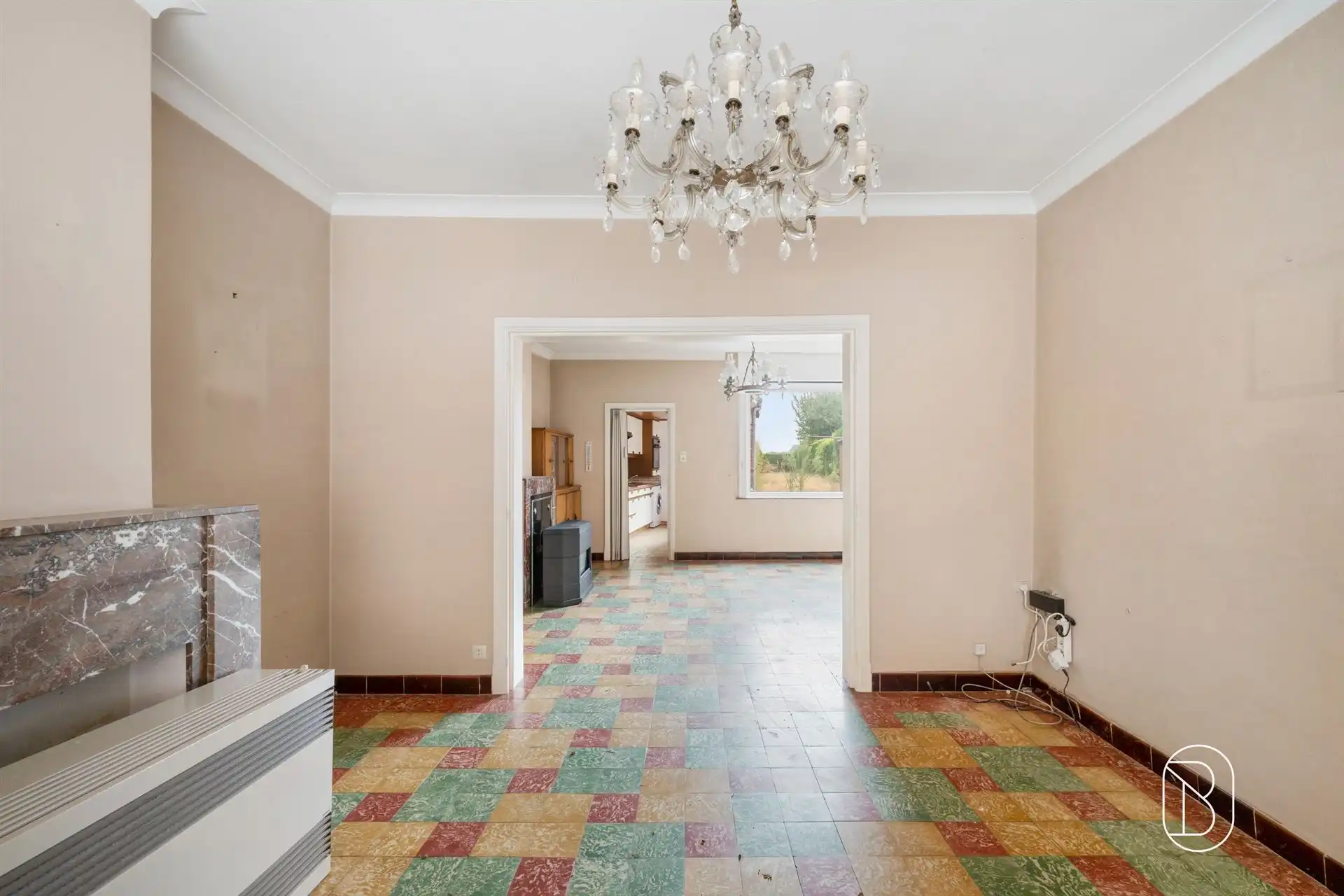 Te renoveren gezinswoning met 3 slaapkamers en grote tuin! foto 7