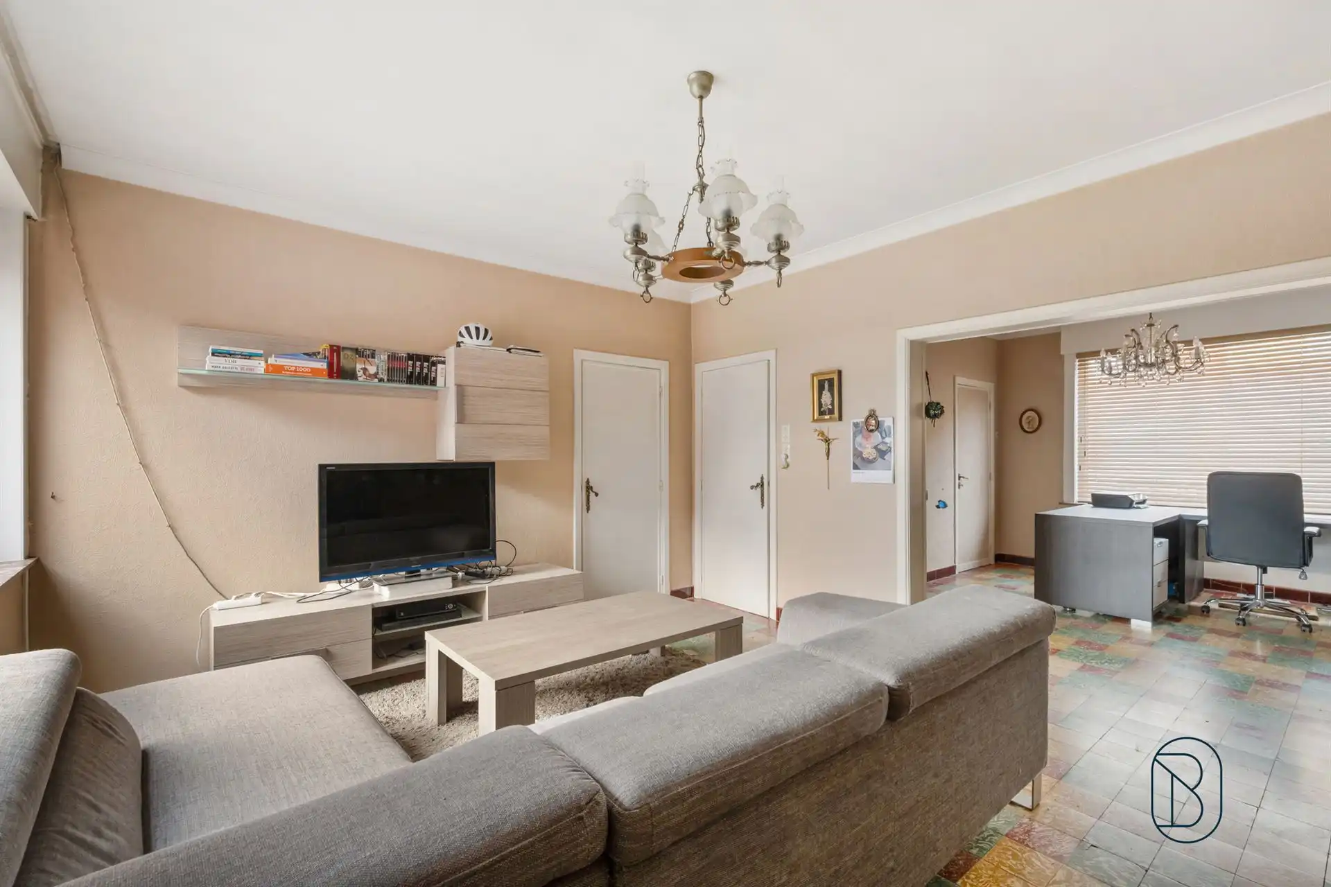Te renoveren gezinswoning met 3 slaapkamers en grote tuin! foto 6