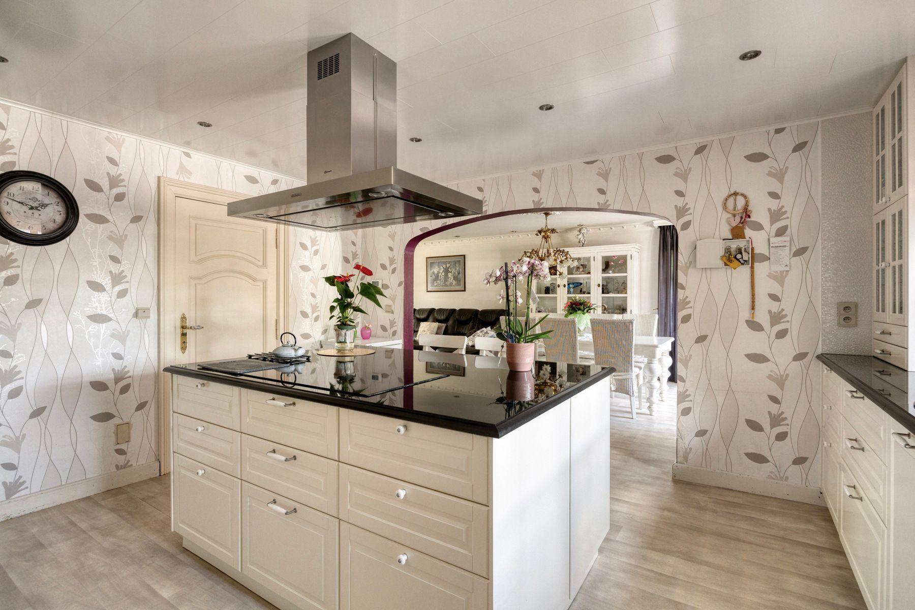 Karaktervolle villa met veel mogelijkheden in Lommel! foto 13