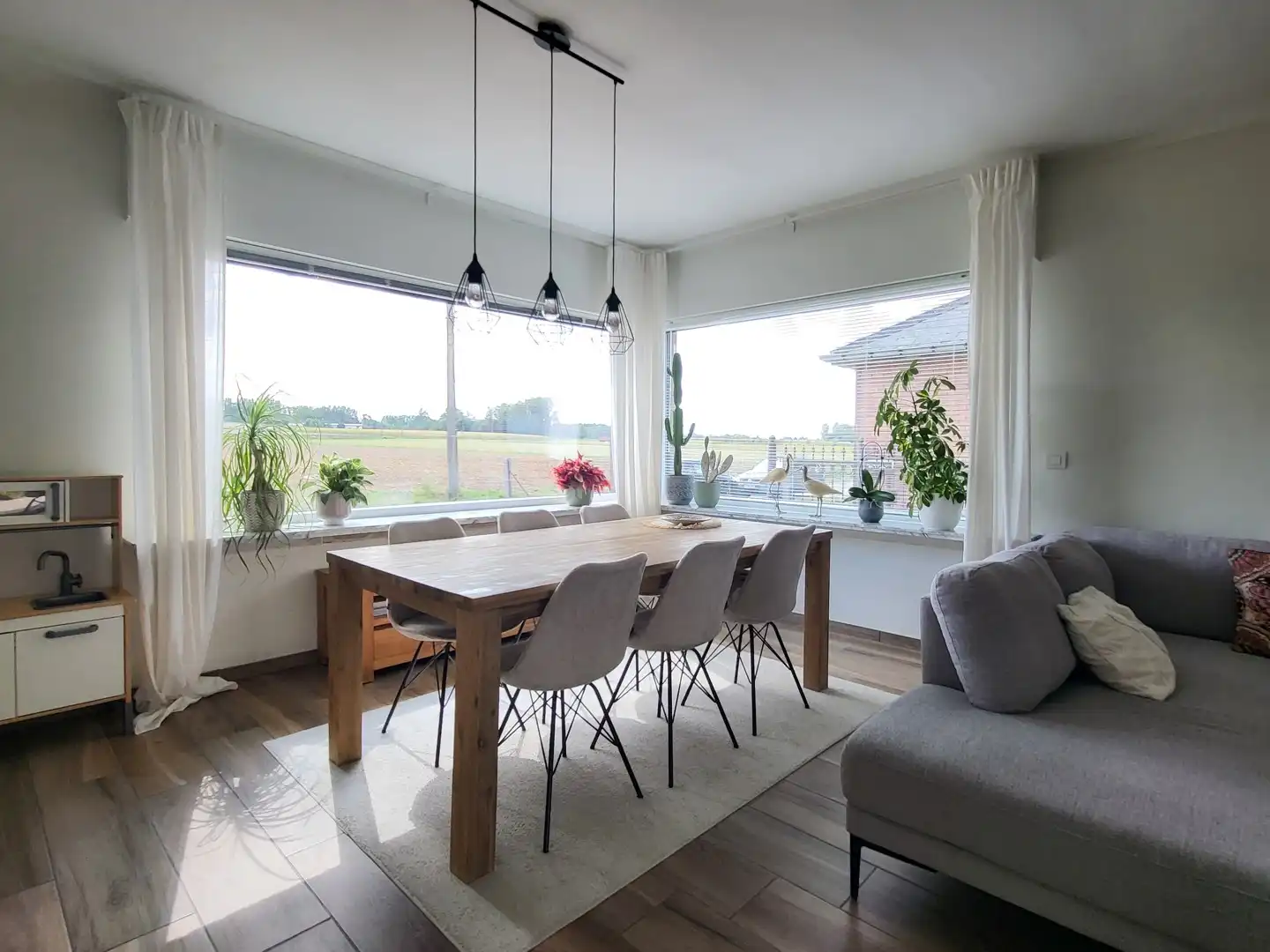 In een landelijke omgeving bevindt zich deze grondig gerenoveerde woning op een mooi perceel van 1.102 m². foto 15