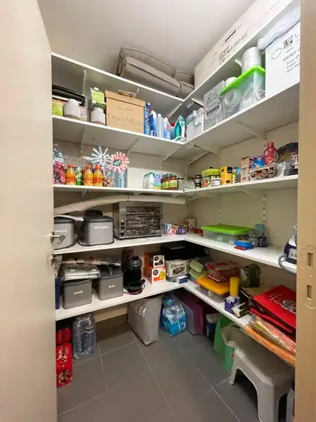 Modern appartement met 2 slaapkamers, terras en garage op centrale ligging te Wakken! foto 5