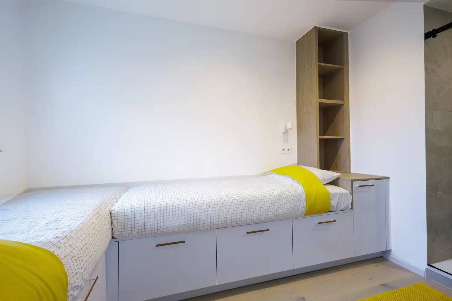 Volledig gerenoveerd lichtrijk appartement in rustig gelgen villa residentie te Duinbergen foto 14