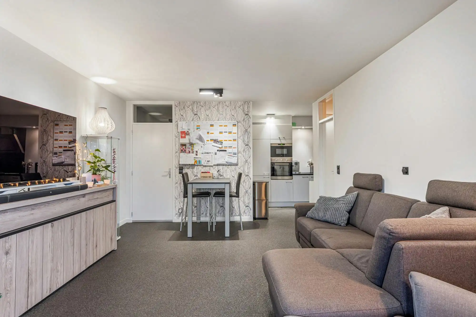 Instapklaar penthouse met 2 slaapkamers en autostandplaats in Hasselt foto 3