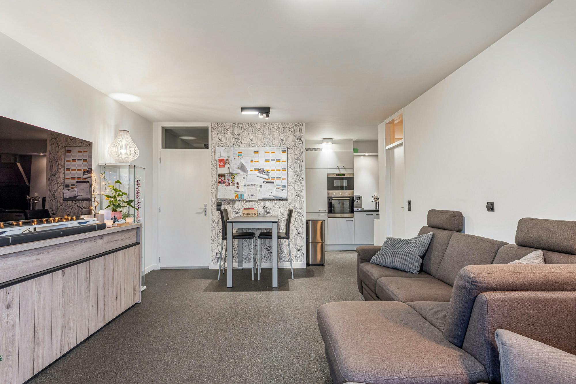 Instapklaar penthouse met 2 slaapkamers en autostandplaats in Hasselt foto 2