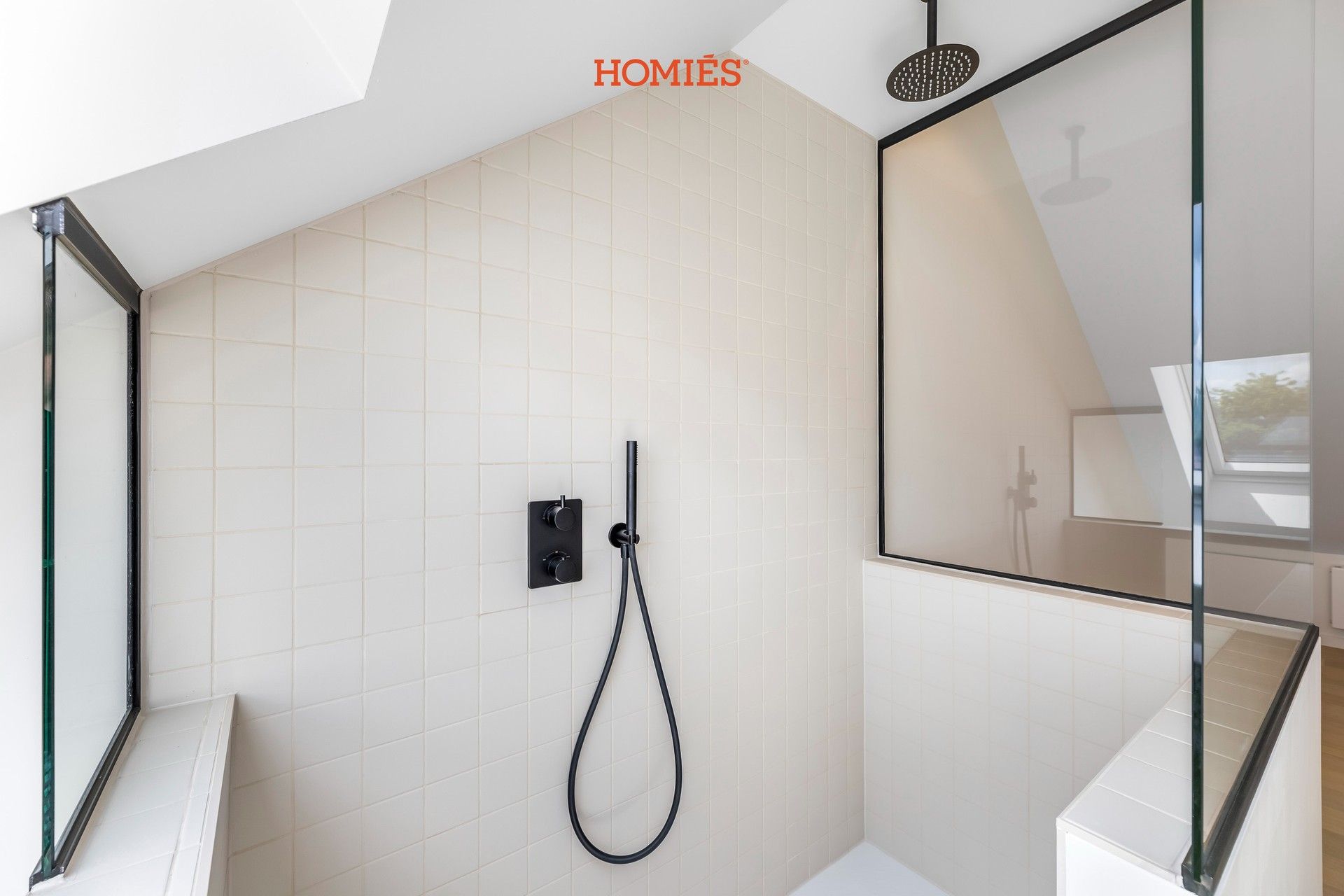 Hoogwaardig gerenoveerde woning in een verkeersluwe straat foto 17