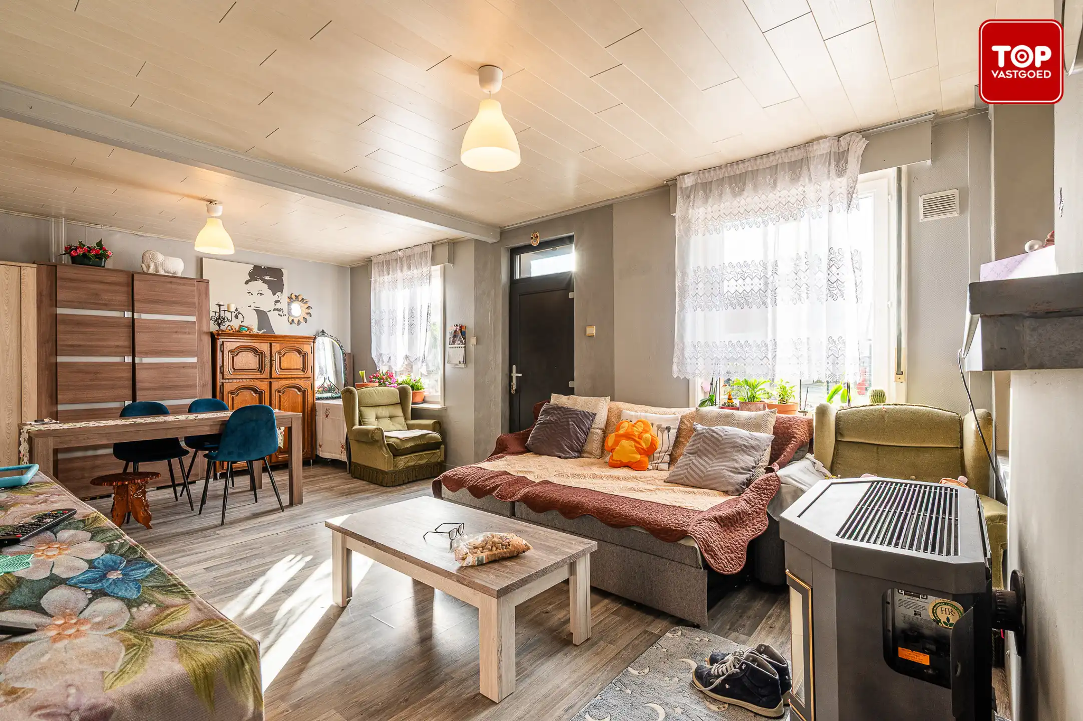 Landelijk gelegen woning met veel potentieel foto 8