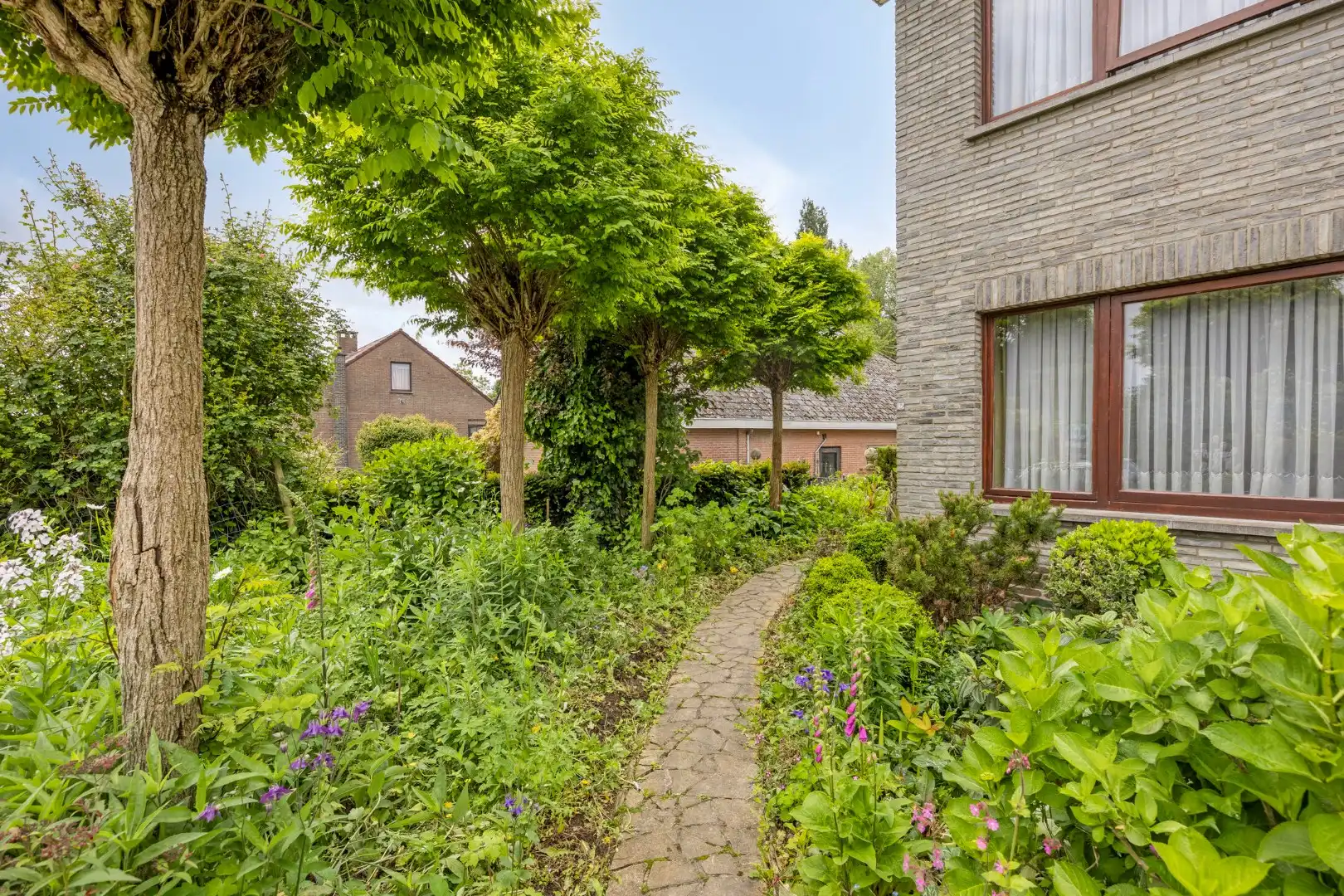Te koop in Merchtem – Halfopen bebouwing met zonnige tuin op 4a 84ca foto 3