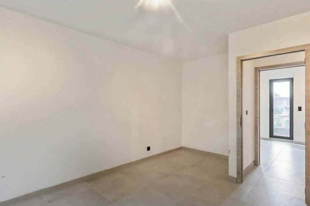 Nieuwe, energiezuinige open bebouwing in doodlopende straat. foto 28