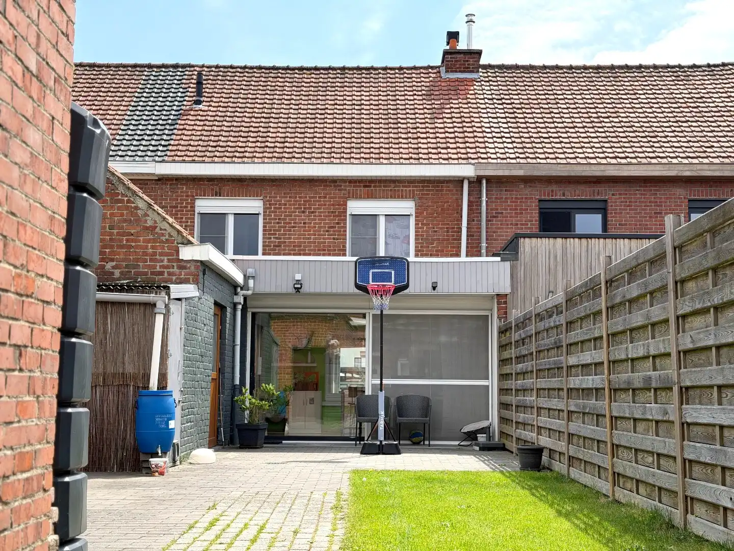 Instapklare rijwoning met garage te koop te Harelbeke! foto 21