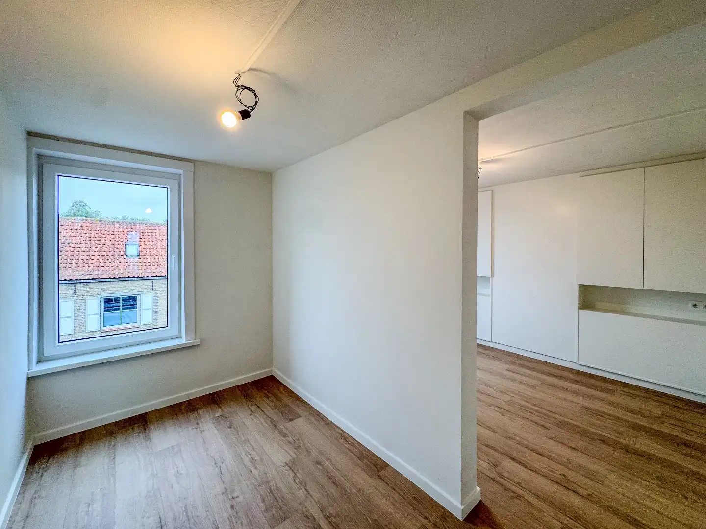 Gezellige woning met 2 slaapkamers, dressing en tuin. foto 6