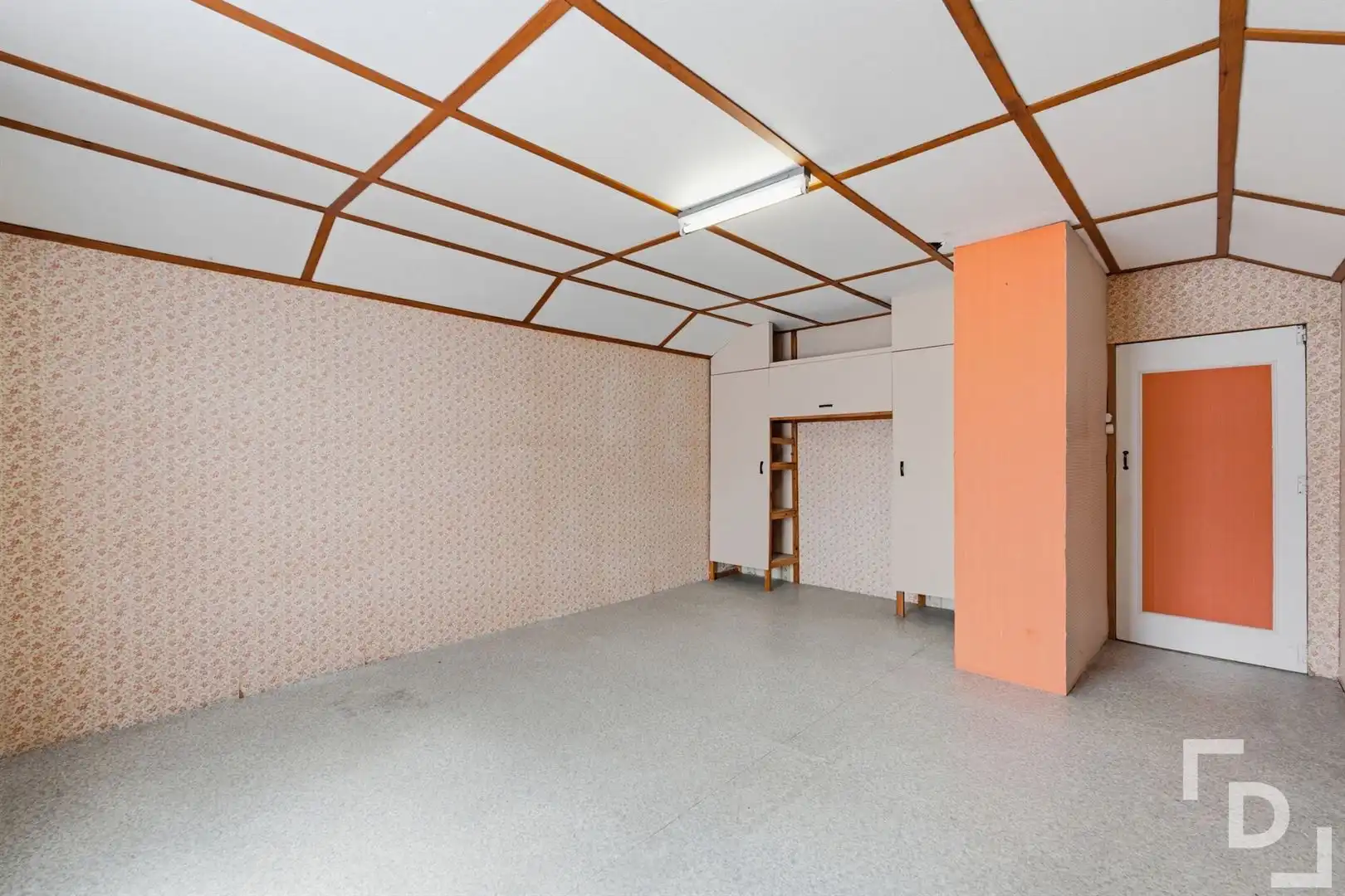 Losstaande woning met landelijke verzichten te koop in Ieper. foto 14