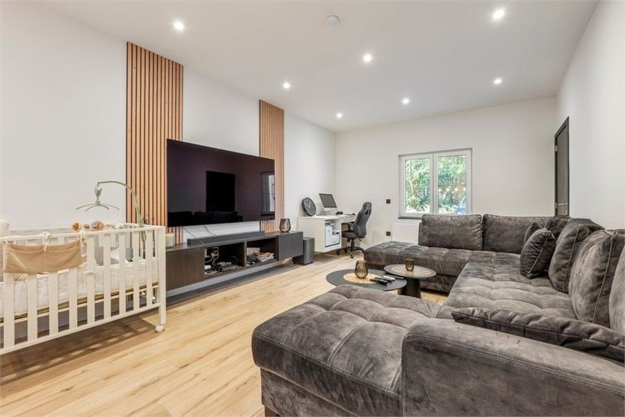 RUIME GERENOVEERDE WONING OP EEN ZEER GOEDE LOCATIE foto 5