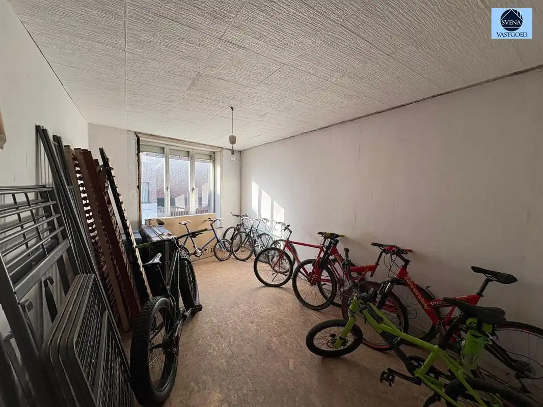 RUIME TE RENOVEREN WONING MET TUIN foto 6