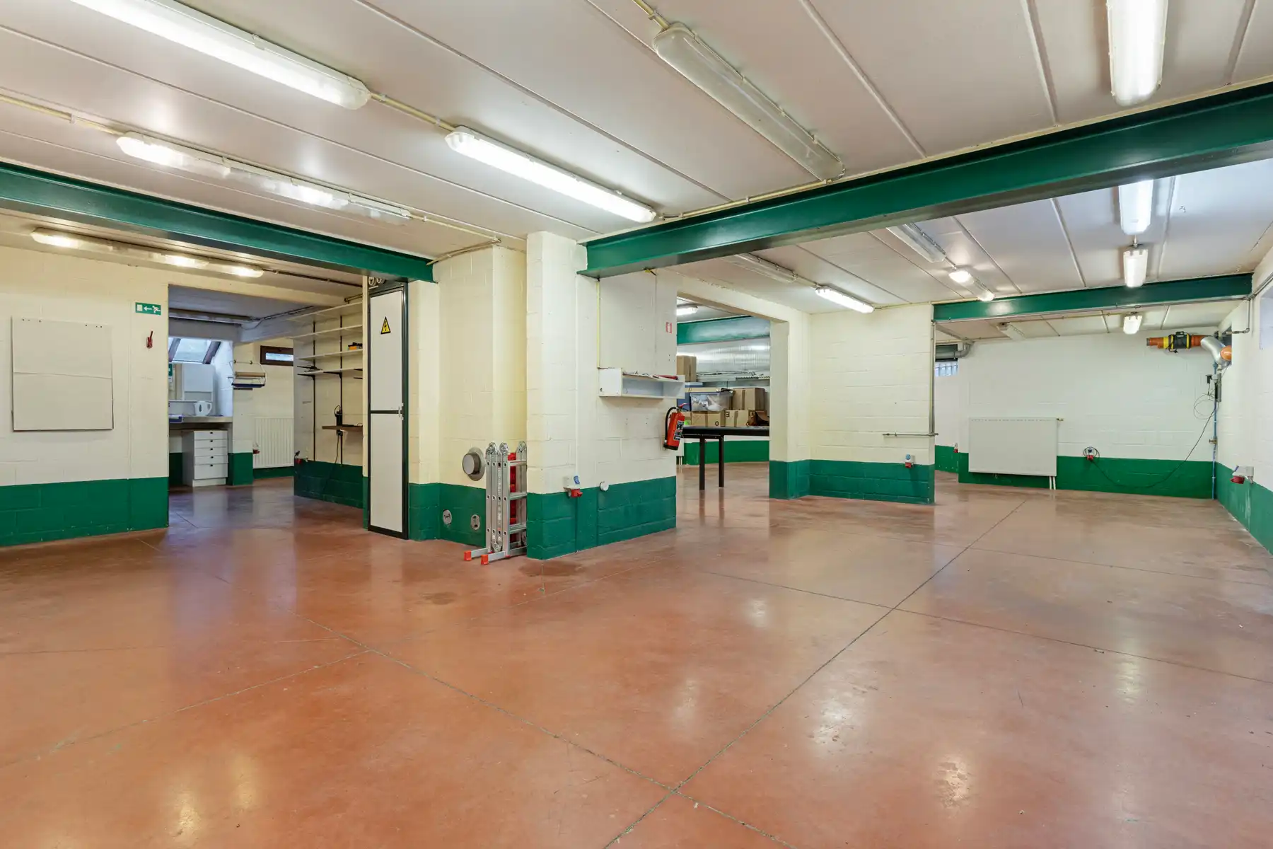 Ruime villa met LOODS! foto 17