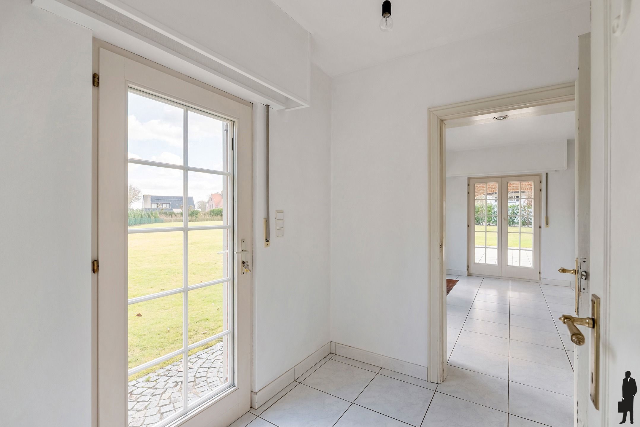 Riante villa met 4 slpk. op perceel van 2.543m²  foto 13