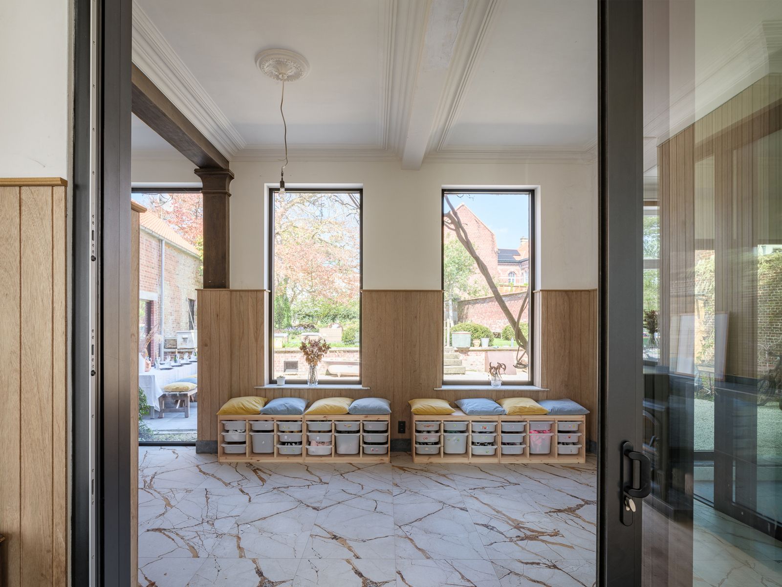 Karaktervolle woning met prachtige tuin in centrum Ronse! foto 5