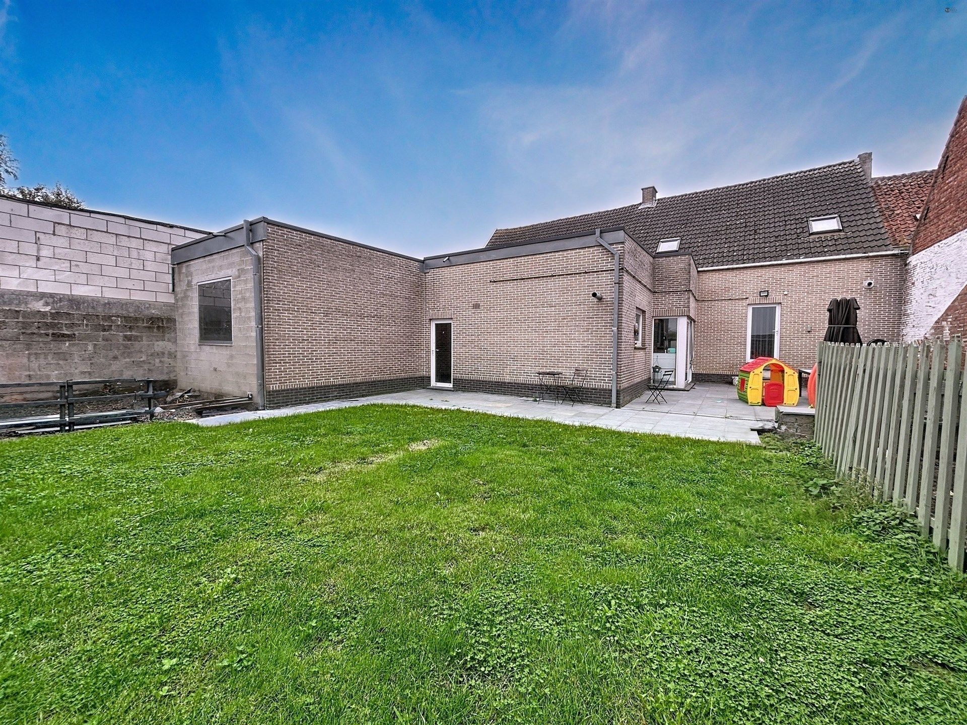 Instapklare gezinswoning met 3 slp en magazijn/garage (140m²) foto 8