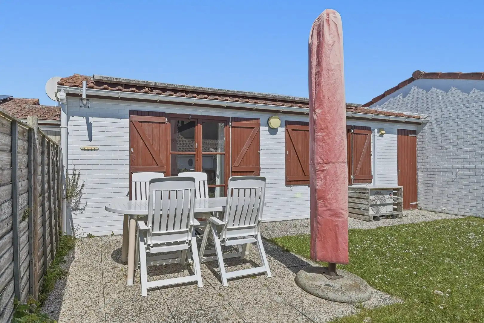 Instapklare vakantiewoning met zonnige tuin en 2 slaapkamers foto 10