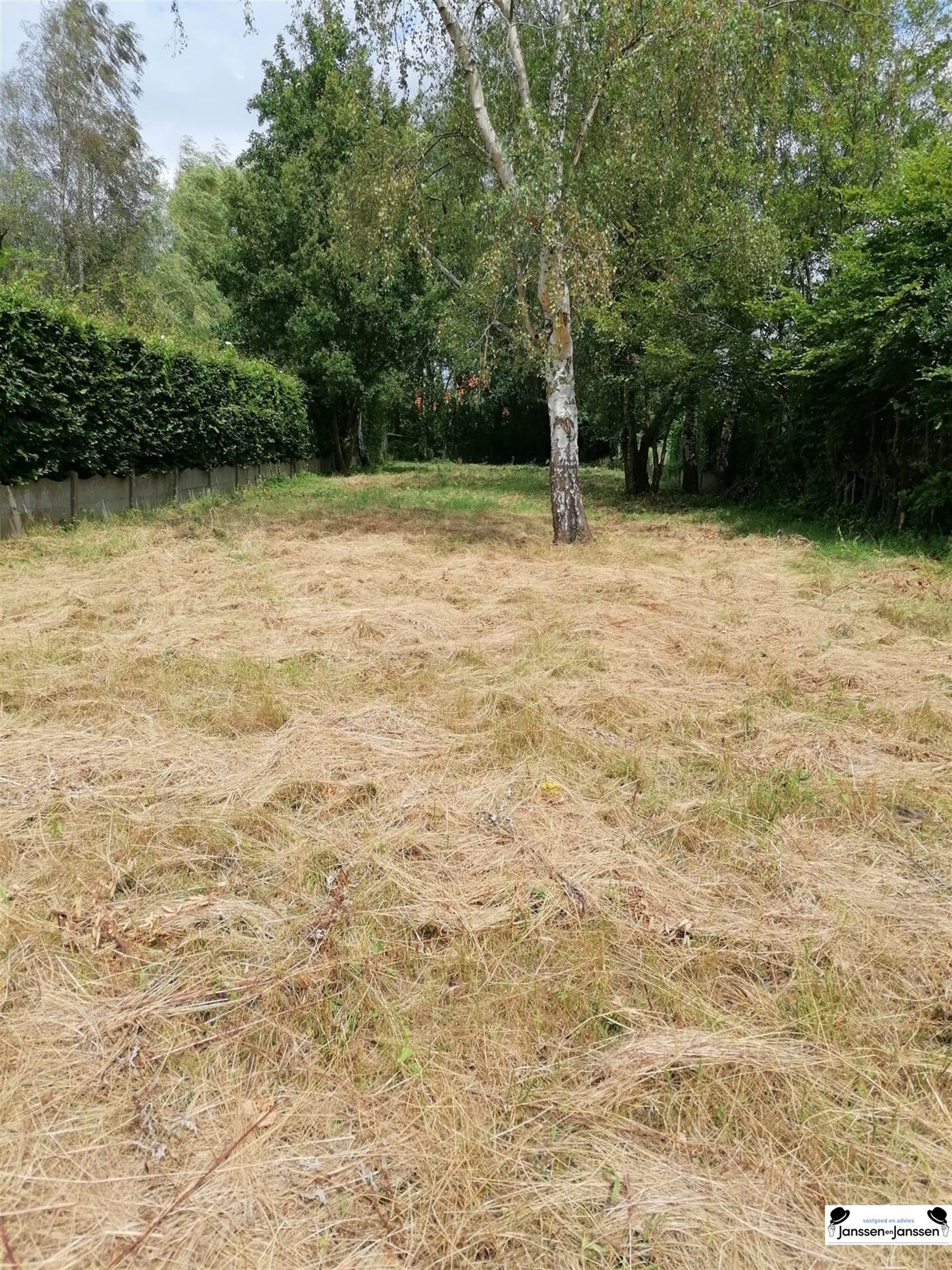 Bouwgrond gelegen nabij het centrum van Gooreind foto 2