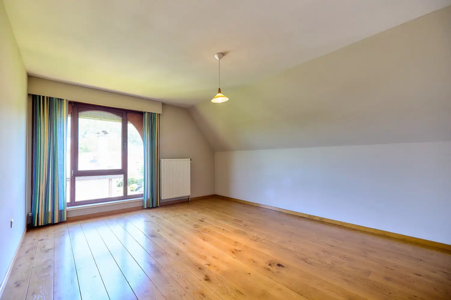 Ruime en degelijk gebouwde villa op groen perceel van 1318m² met zicht op de velden foto 17