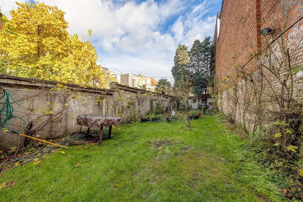 Authentieke woning met grote tuin in hartje Berchem foto 4