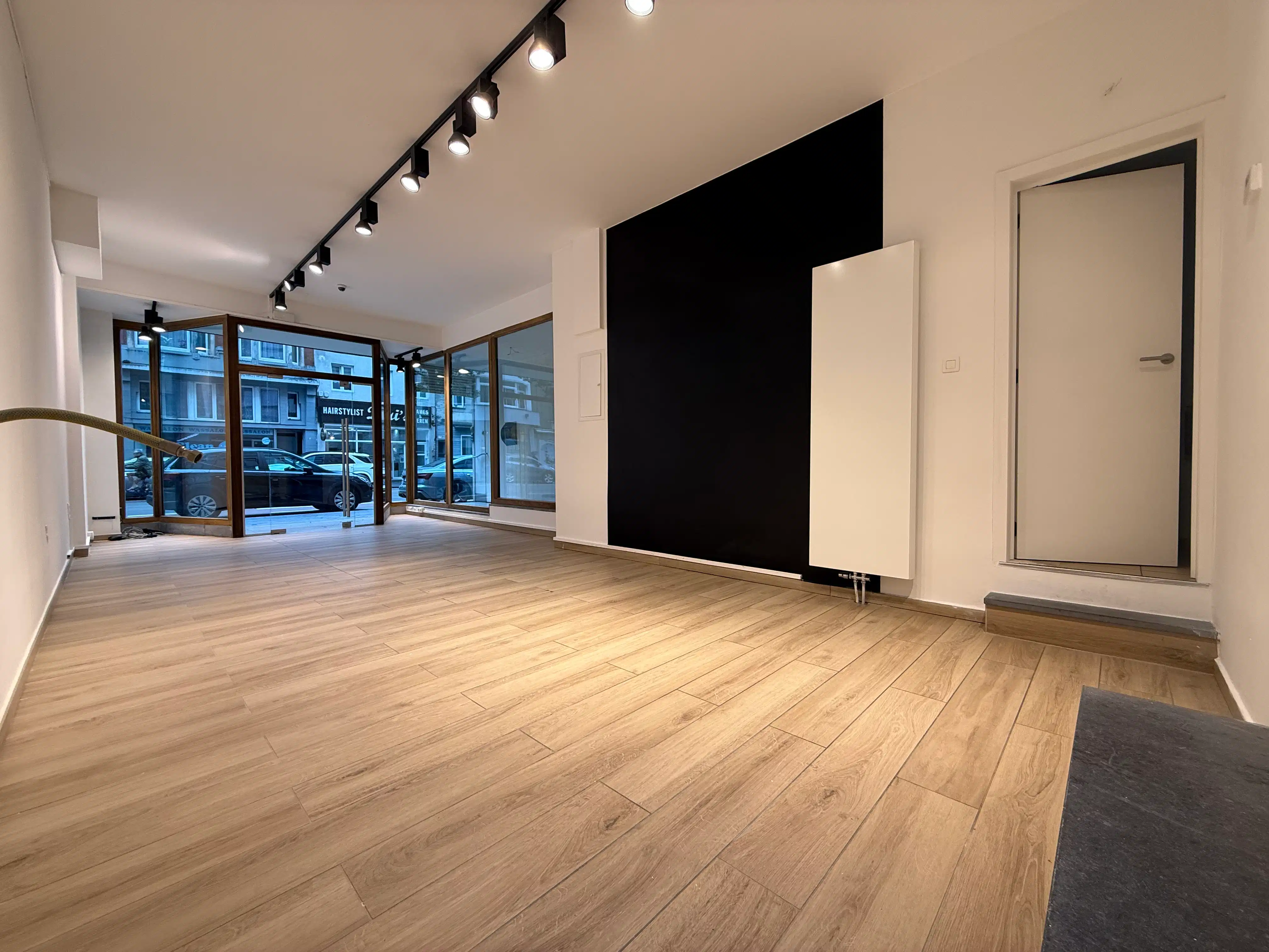 Handelsgelijkvloers 60m² foto 4