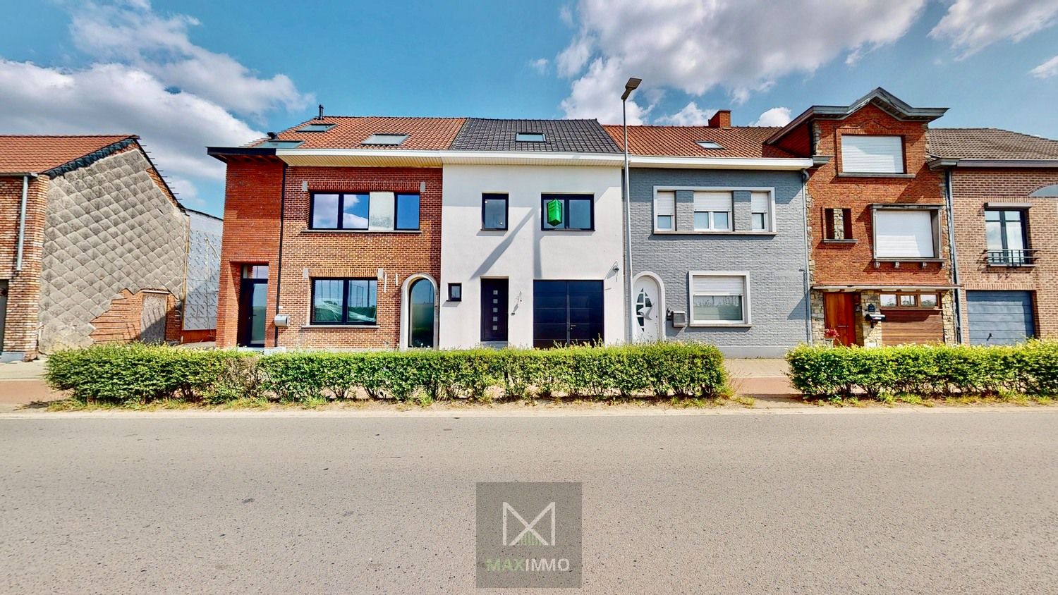 🏡 Volledig gerenoveerde gezinswoning met 4 slaapkamers & zonnige tuin foto {{pictureIndex}}