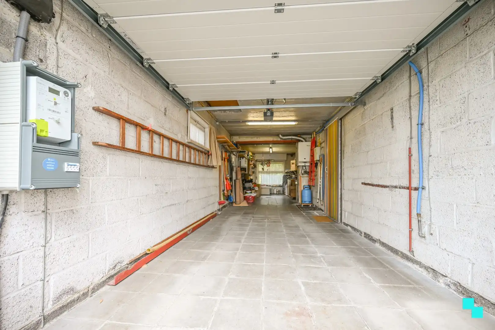 Halfopen woning in doodlopende straat te Sint-Eloois-Winkel foto 17