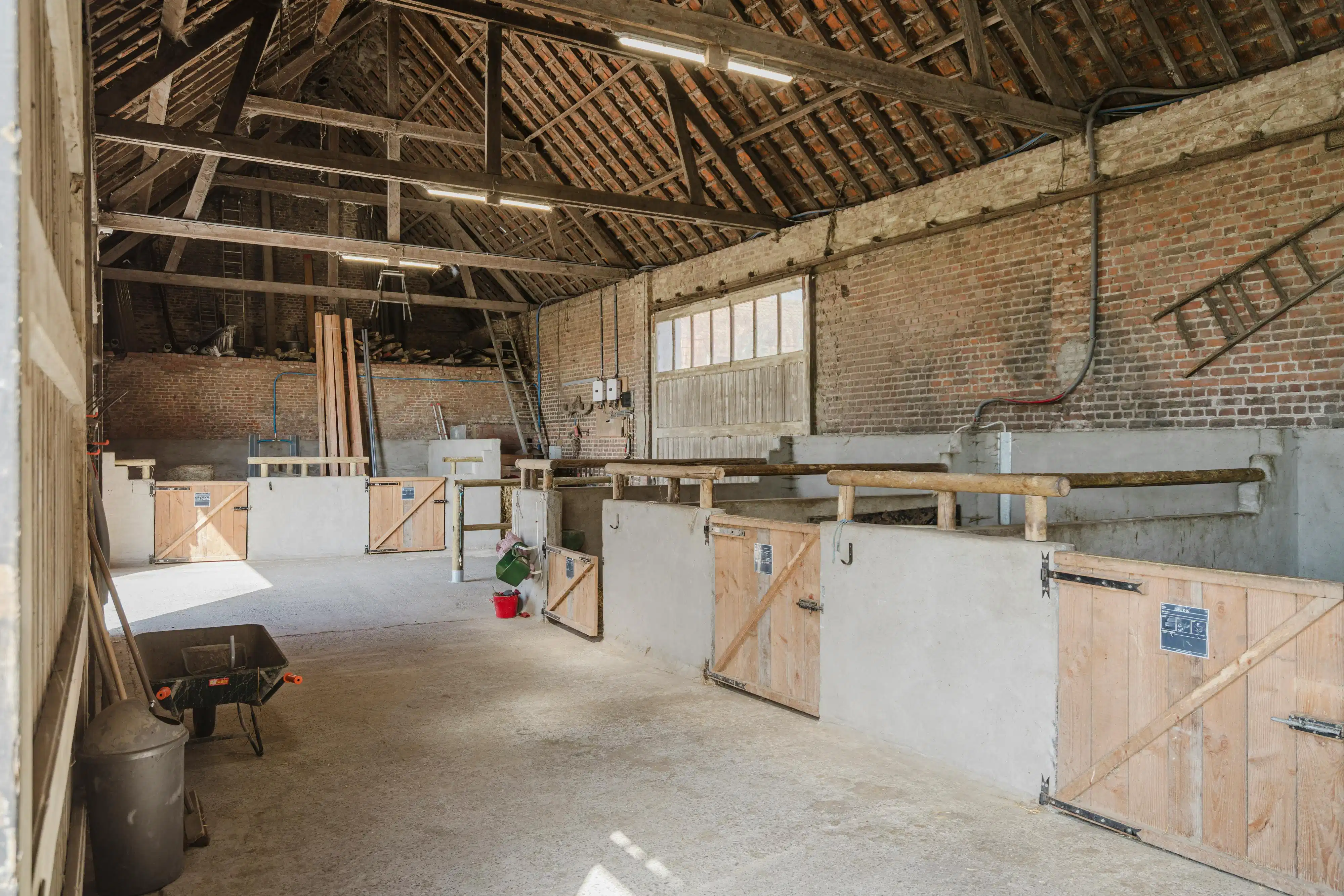 Karaktervolle hoeve met open zicht op de Kemmelberg en tal van mogelijkheden op 7.425 m² foto 10