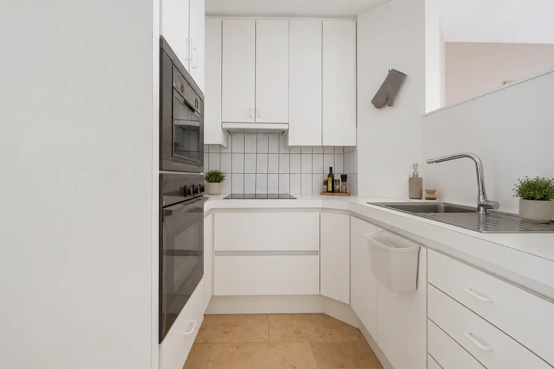 Instapklaar appartement aan de markt in Zele foto 10