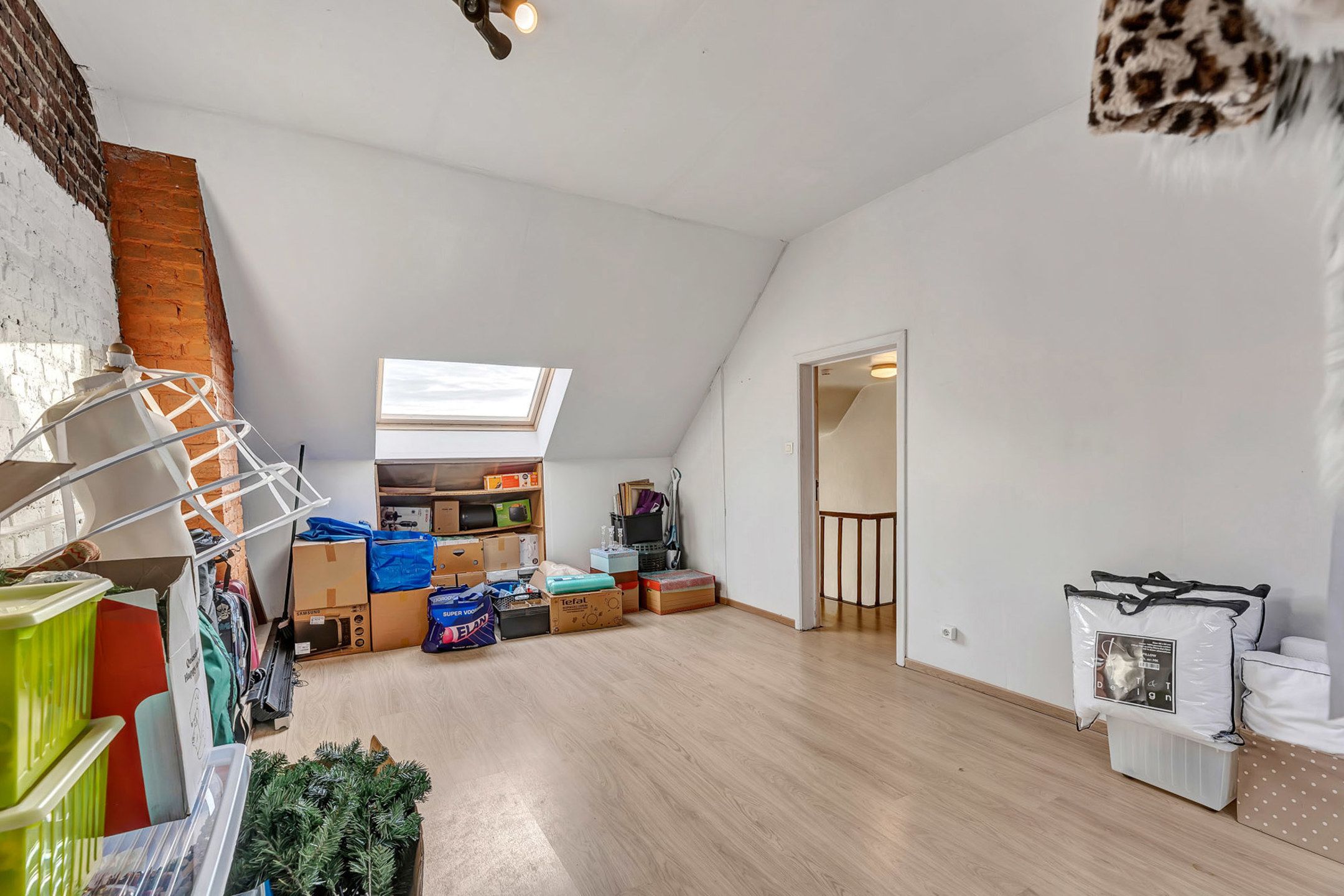 Instapklare woning met 5 slpks, tuin en fietsgarage foto 22